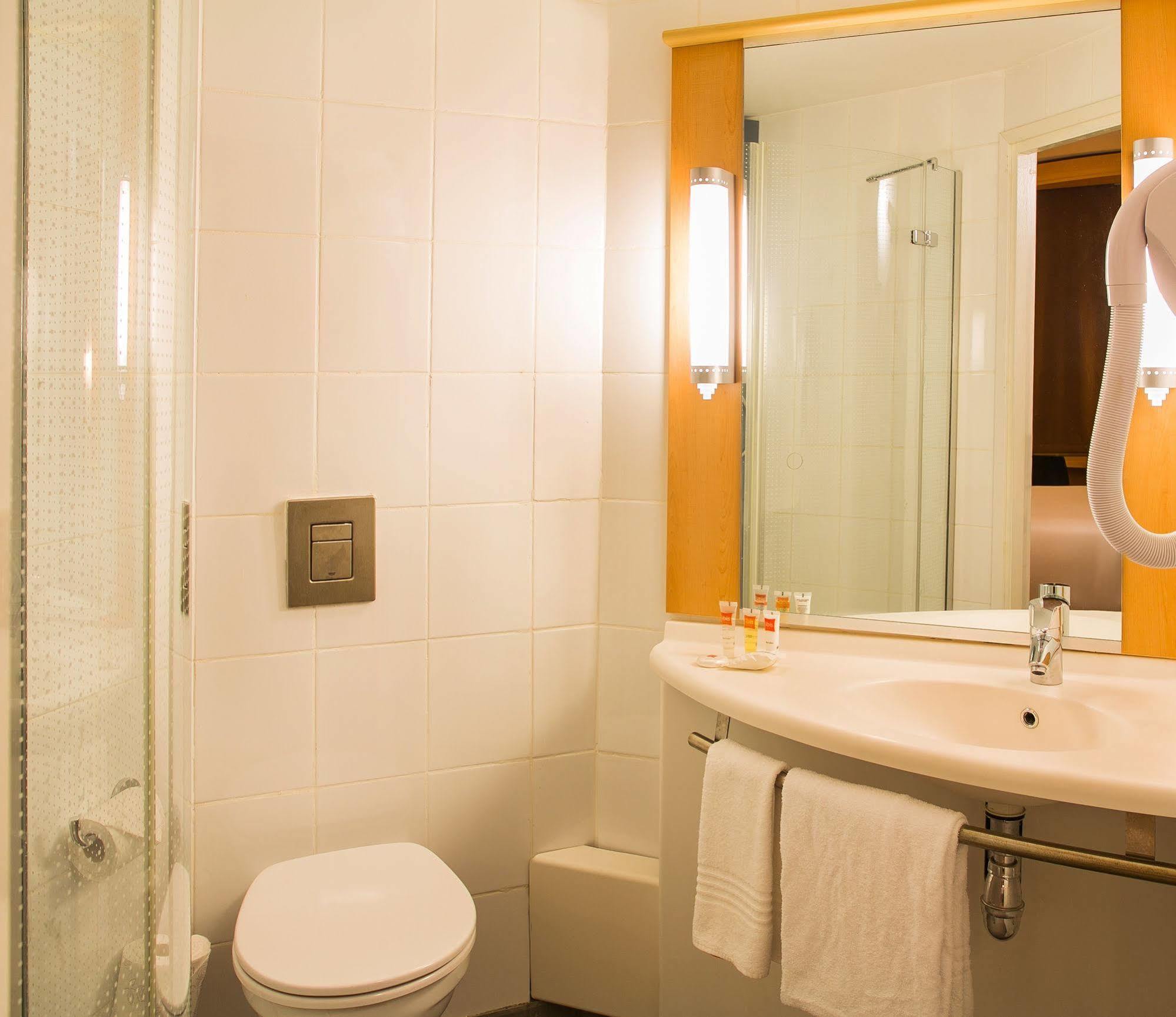 Ibis Lagos Икея Экстерьер фото